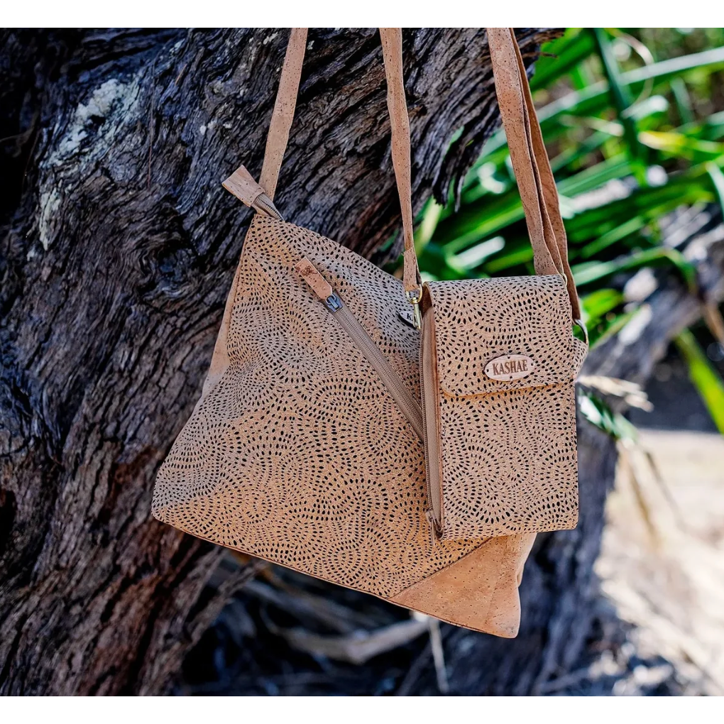 Cork shoulder bag - black spot Abigail style.