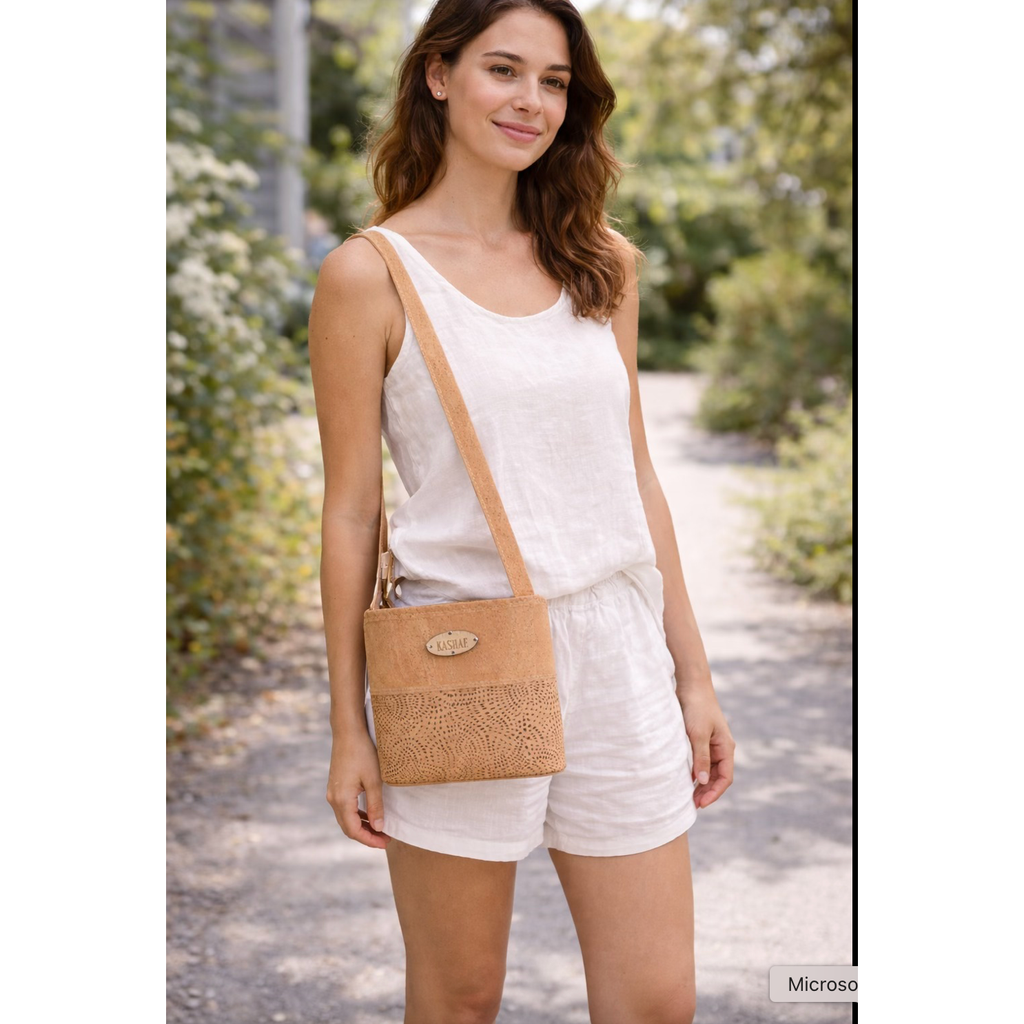 Cork shoulder bag with a flat base and adjustable straps
